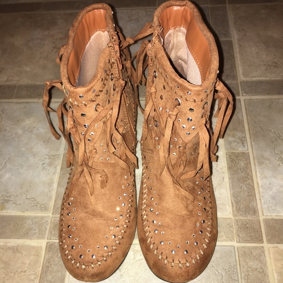 JUSTICE Shoes - STYLISH FRINGED BOOTIES WITH SILVER STUDS-LIKE NEW